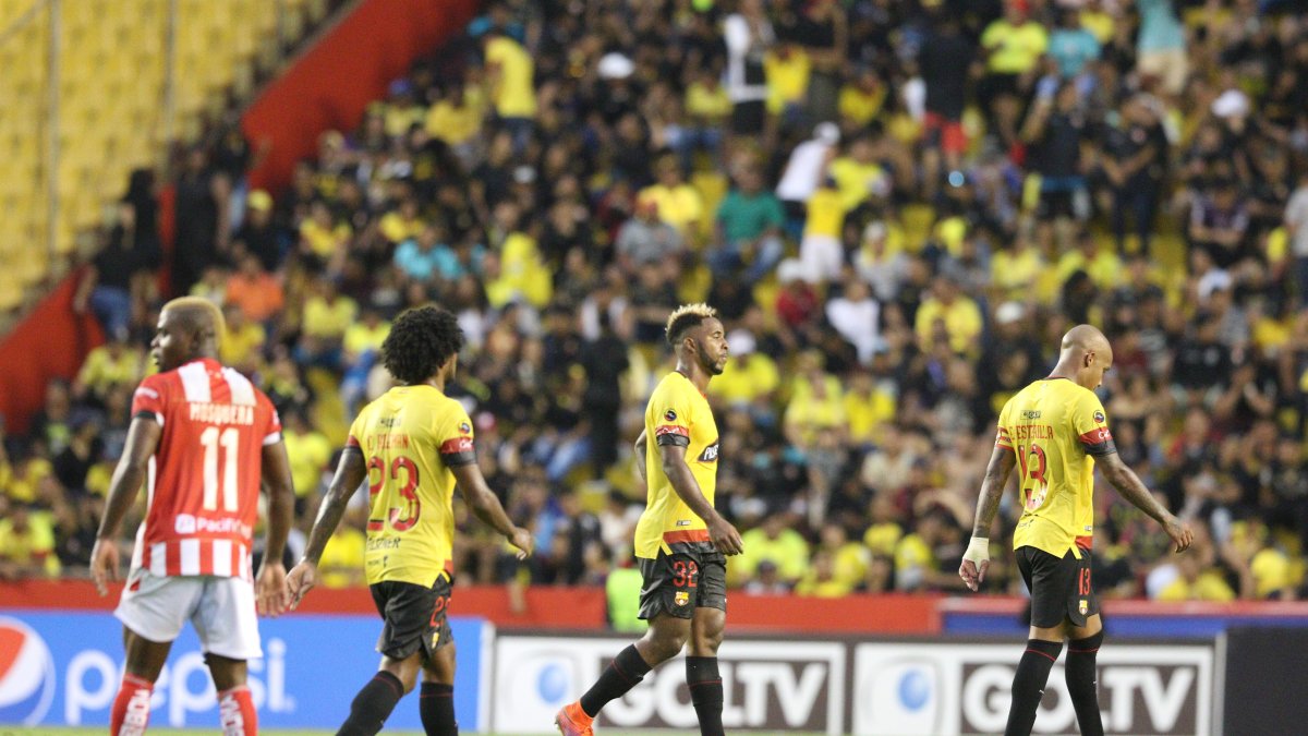 Anthony Bedoya, defensa de Barcelona, realizó una polémica adaptación en Tik Tok.