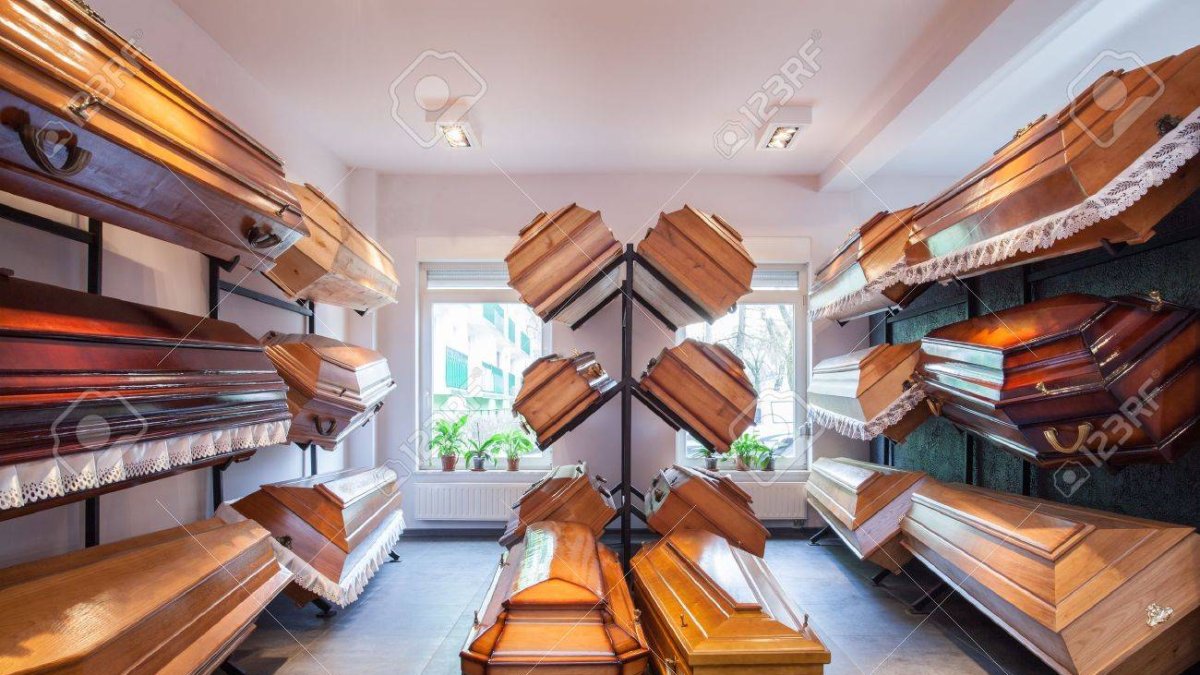 Algunas funerarias han cerrado sus puertas. Otras se encuentran copadas.