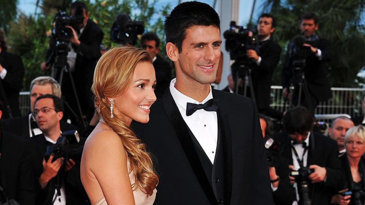 El tenista serbio y su esposa Jelena lideran la iniciativa que busca ayuda a la pelea de ese país contra la pandemia