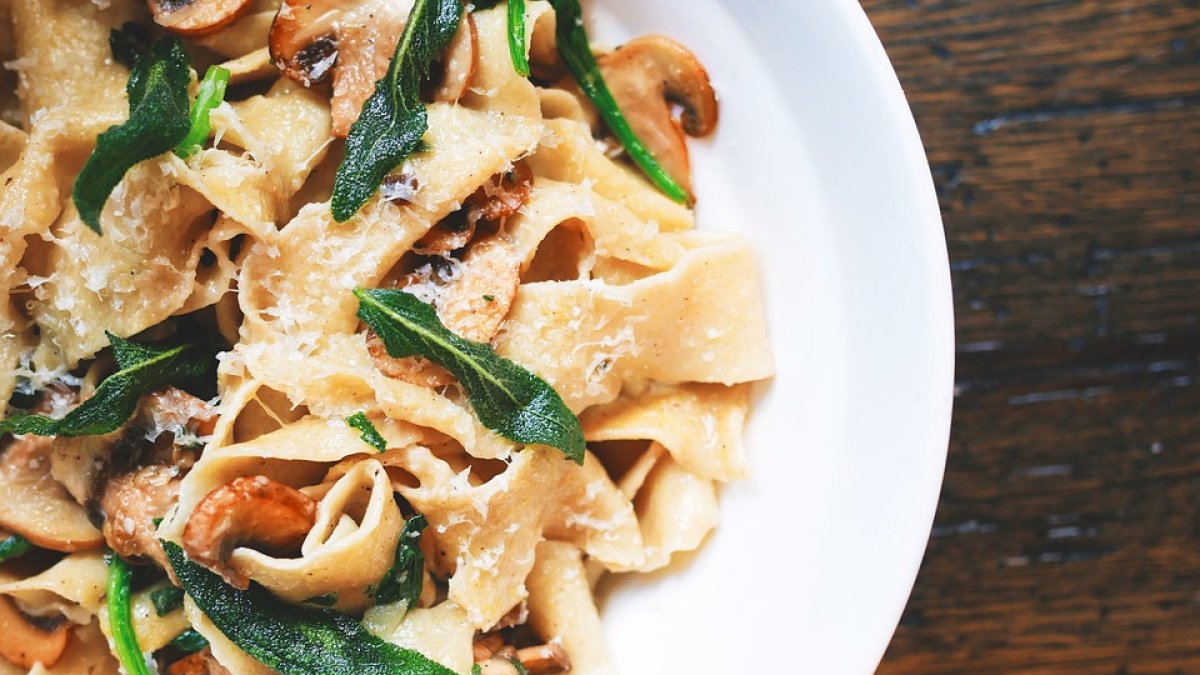 Con un poco de espagueti y unas verduras puedes hacer un rico y nutritivo plato.