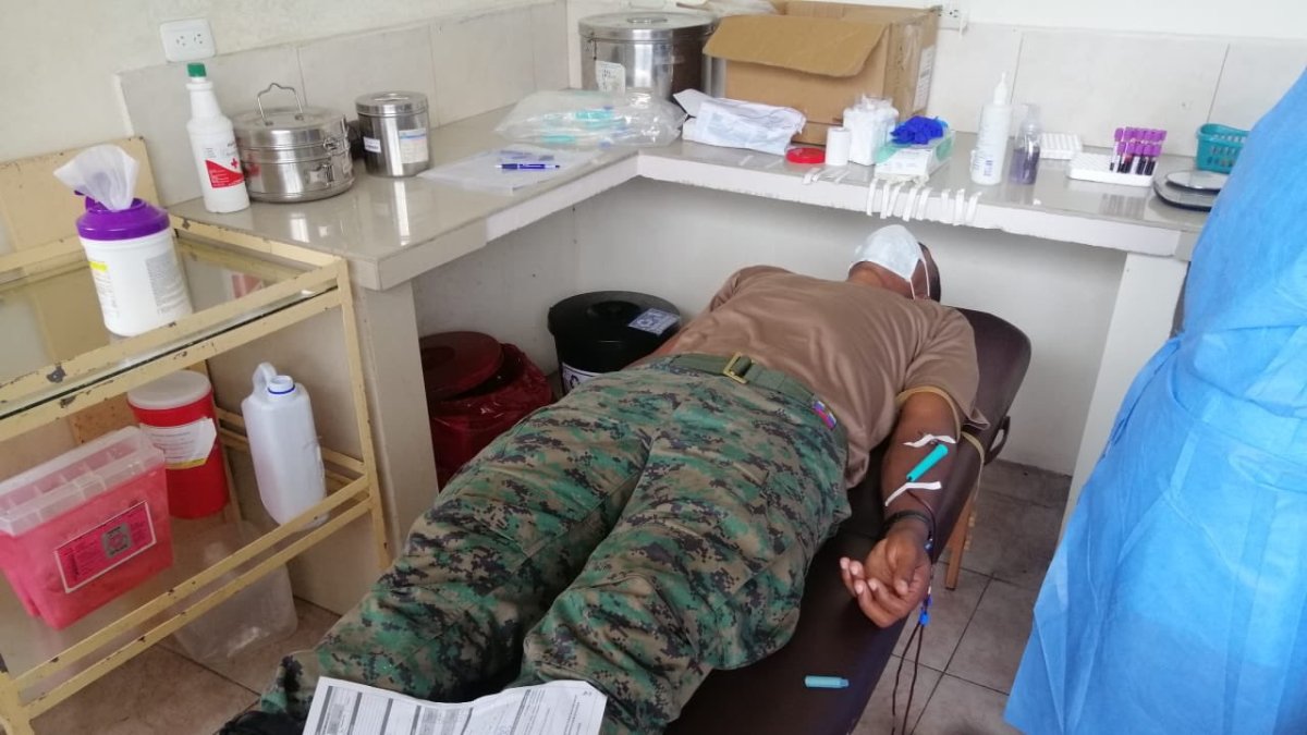 Las Fuerzas Armadas se unieron a la donación de sangre ante la deficiencia de pintas que registra la Cruz Roja.