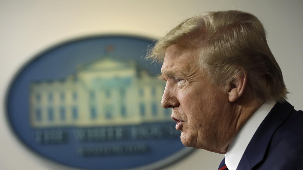 El presidente de los Estados Unidos, Donald J. Trump, habla durante una conferencia de prensa en la Casa Blanca en Washington.