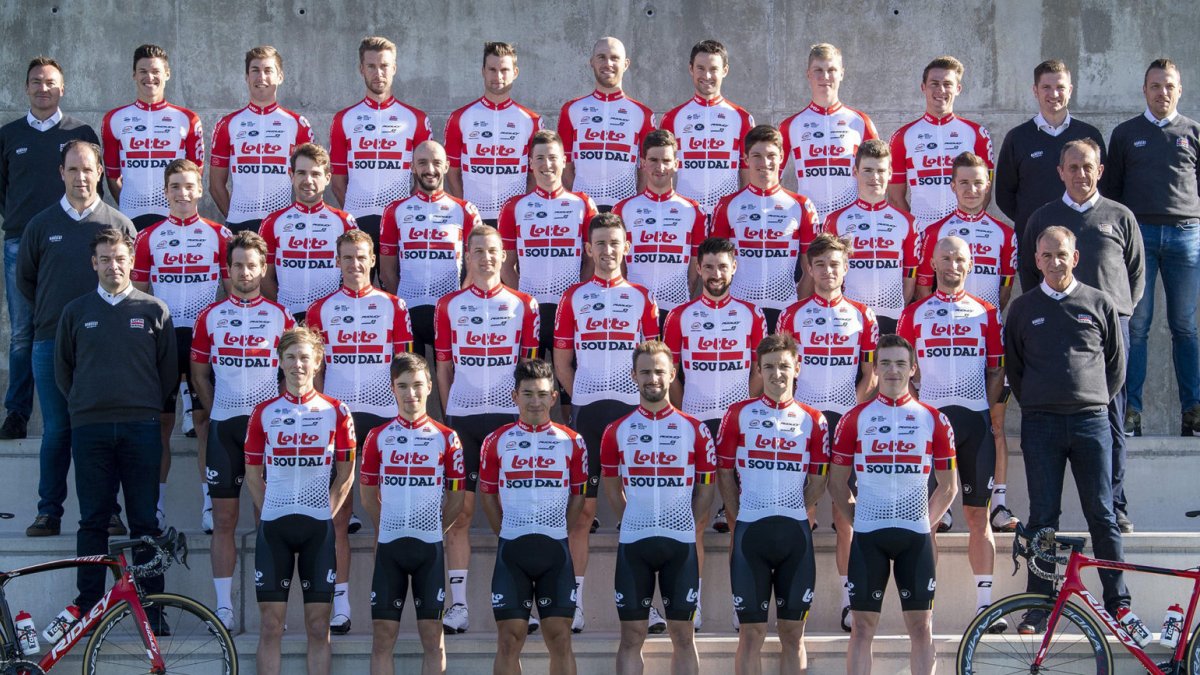 Los corredores del equipo decidieron unánimamente ayudar a los otros miembros del equipo que están en para por la pandemia.