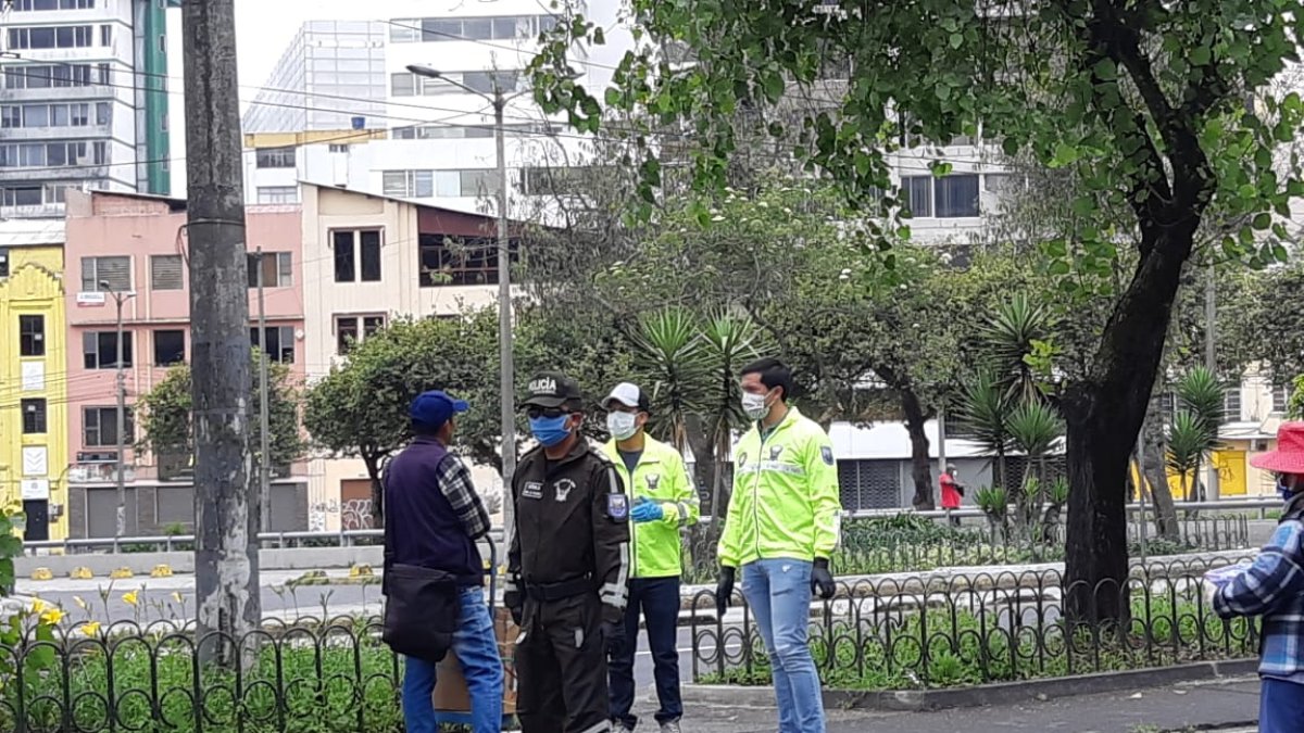 Tarea. La Policía hace controles por la emergencia sanitaria. Además hicieron un censo de hoteles y hostales.
