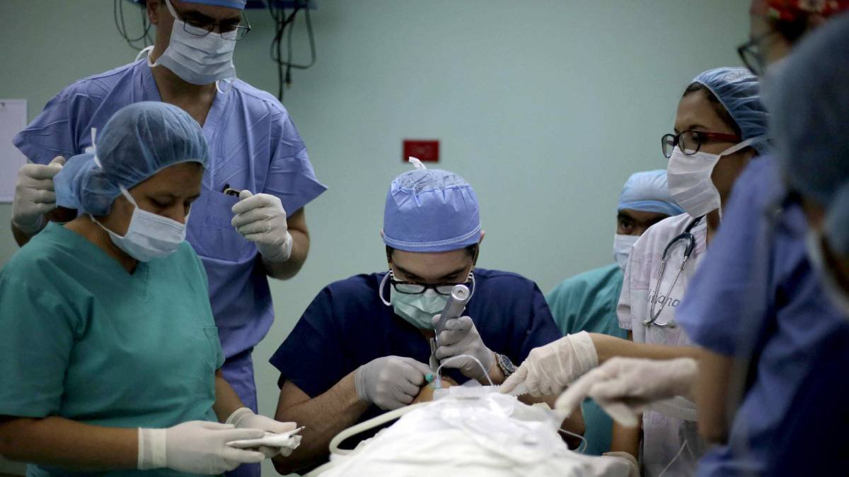 Según las autoridades, la atención de médicos, enfermeras y personal médico será prioridad en las casas de salud.