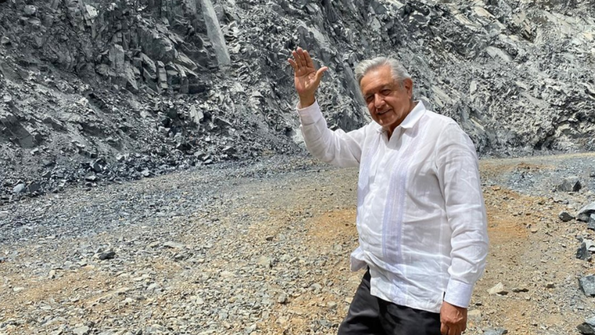 El presidente estuvo de visita en Badirahuato para la supervisión de algunas obras.