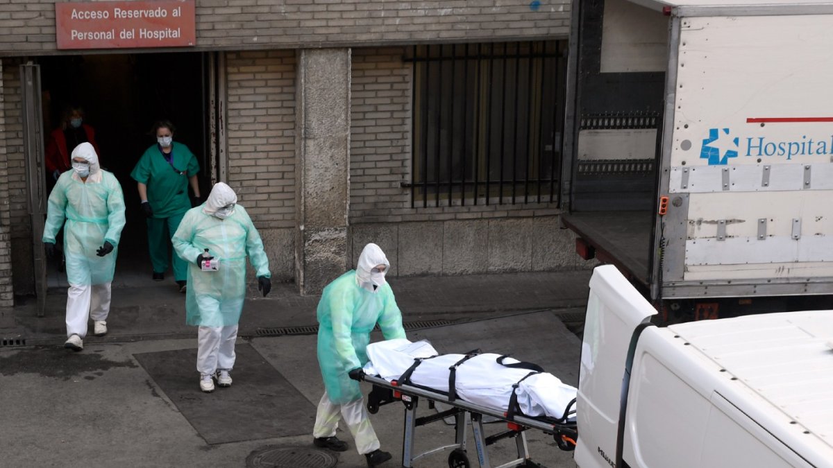 Familiares de los fallecidos se quejan de dificultades para darles sepultura.