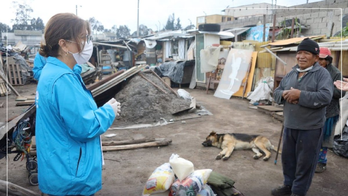 Familias de escasos recursos de varios sectores de la capital recibieron alimentos