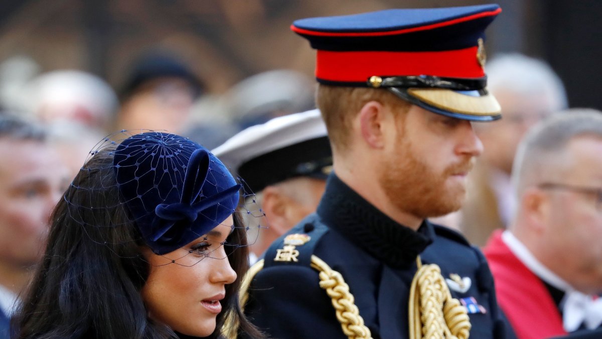 La pareja ya no tendrá que atender compromisos reales. 