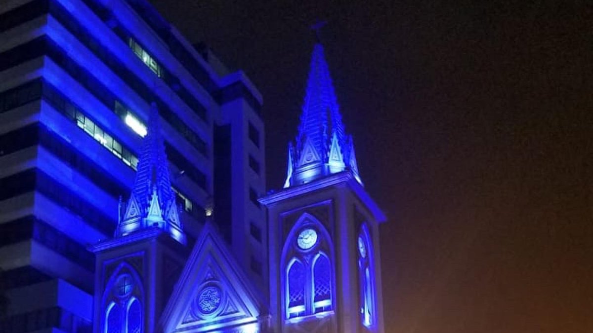 Iniciativa. La iglesia de la Merced, en el centro, es uno de los sitios iluminados.