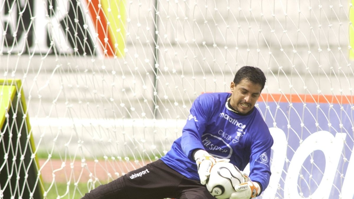 Edwin Villafuerte destacó en el arco de Barcelona y de la selección ecuatoriana.