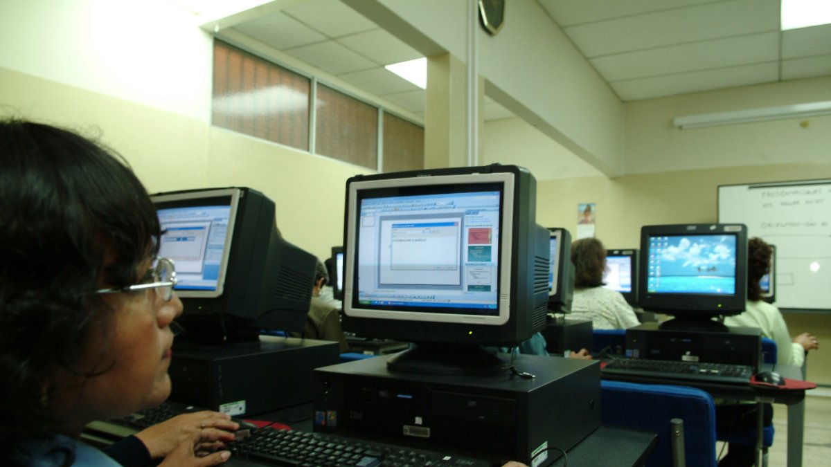Los maestros reciben capacitación en línea para transformar sus clases.