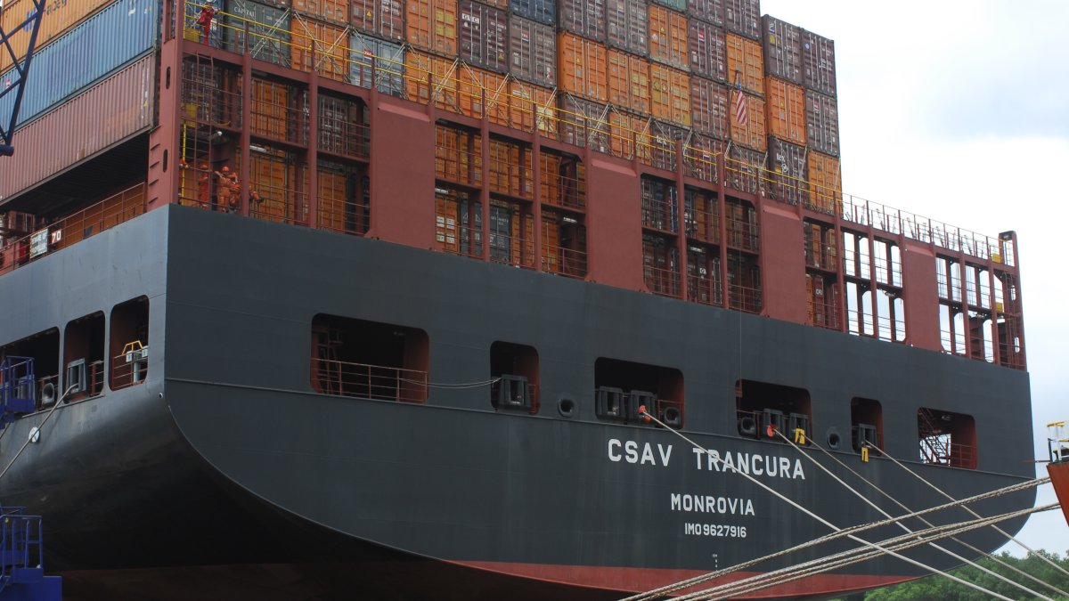 Todos los días llegan barcos a las terminales.