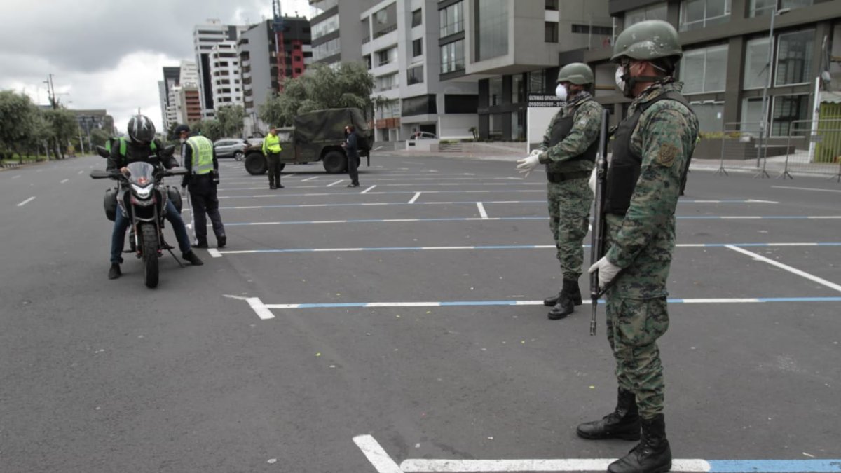 En todo el país los militares apoyan a la Policía en los controles de las medidas dispuestas por la emergencia sanitaria.