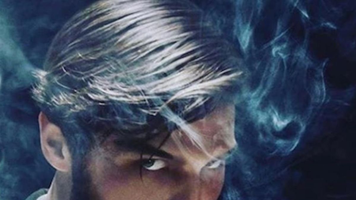 El austriaco Robert Finster (36), protagonista de la serie, puede ser desconocido para muchos, pero en realidad cuenta con una importante trayectoria en cine, teatro, series de televisión y música.