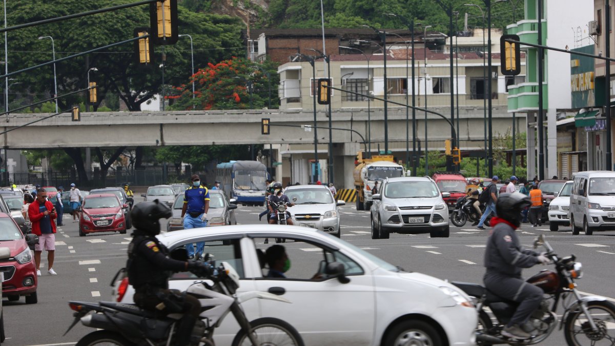 La avenida Machala, a las 09:00 de hoy, lucía bastante transitada.