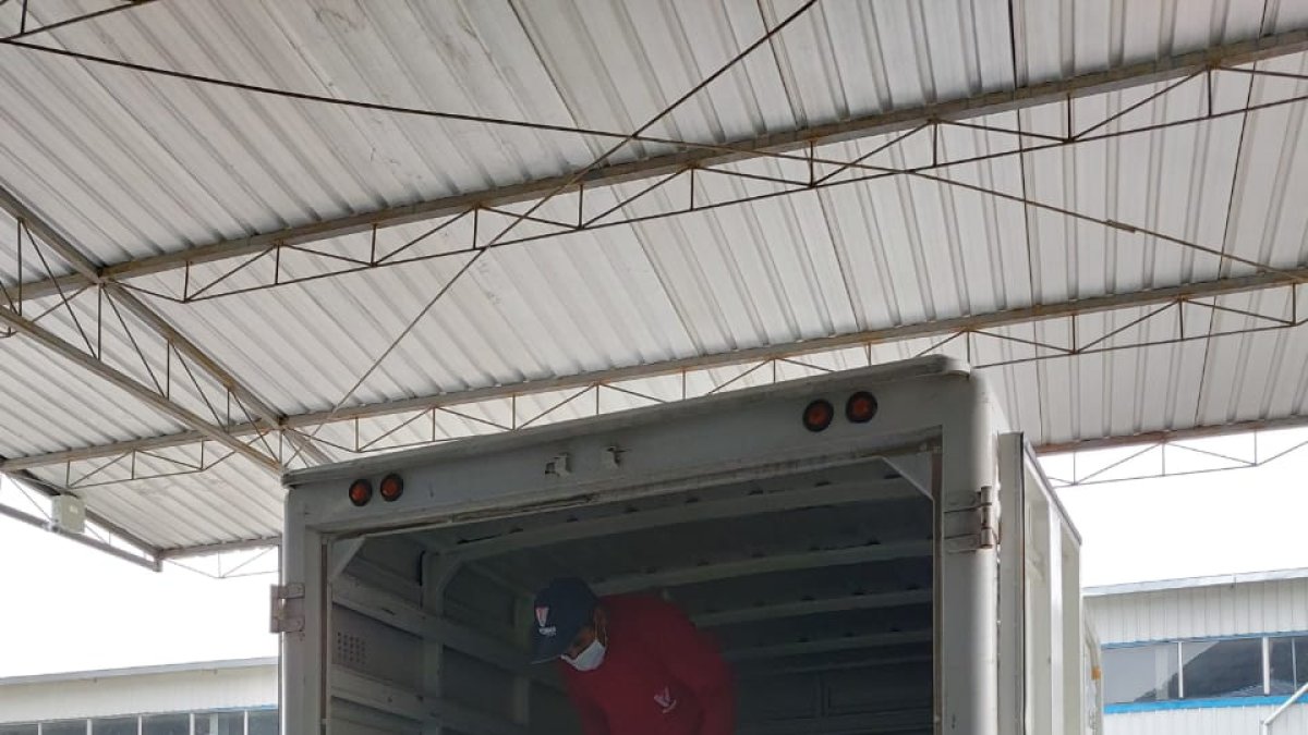 Una empresa textil donó 1.000 metros de tela para la confección de trajes de bioseguridad para la Policía Judicial.