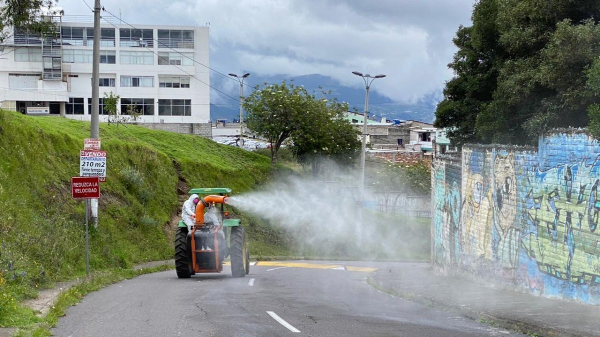El Municipio limpia y desinfecta sitios de alta concentración de personas