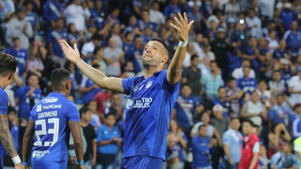 Aníbal Leguizamón, defensa azul, muestra su preocupación por la pandemia.