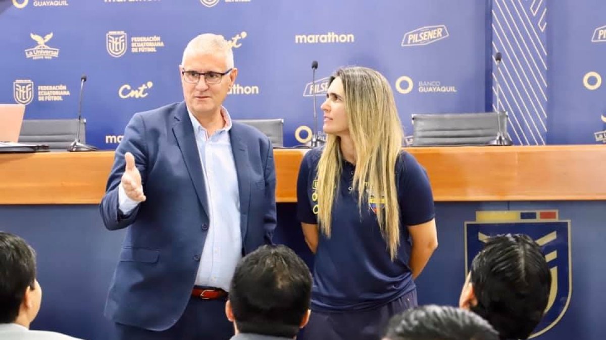 Antonio Cordón, gerente deportivo de la FEF, recomendó la contratación de Jordi Cruyff.