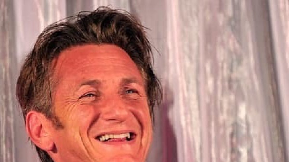 Sean Penn de 59 años es otro artista que se suma a ayudar en la emergencia sanitaria.