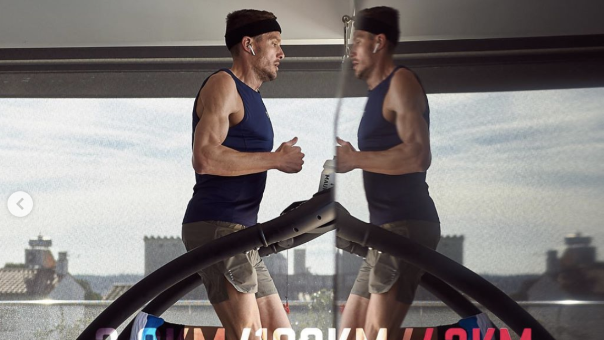 El triatleta alemán Jan Frodeno cumplirá con un Ironman en casa. La maratón la cubrirá en una caminadora.