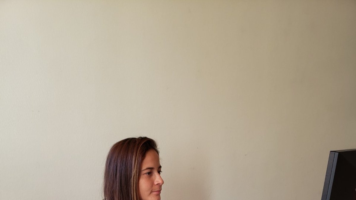 Vanessa Arauz pasa muchas horas organizando y coordinando con los especialistas las charlas sobre fútbol, alimentación y psicología.