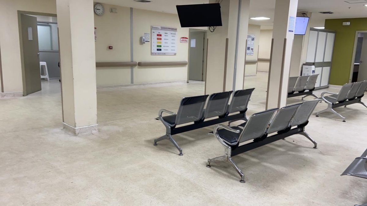 Así lució la emergencia del hospital Teodoro Maldonado Carbo el viernes 3 de marzo de 2020, y no porque ya no hay más enfermos de COVID-19, sino porque no había suficientes doctores para atender.