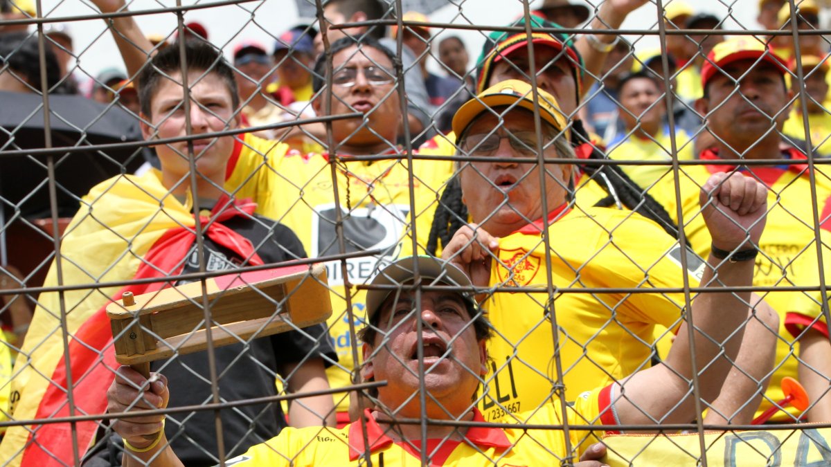 Hinchas de Aucas competirán por premios oficiales del equipo.







HENRY LAPO(ag-expreso ag-extra ag-quito)