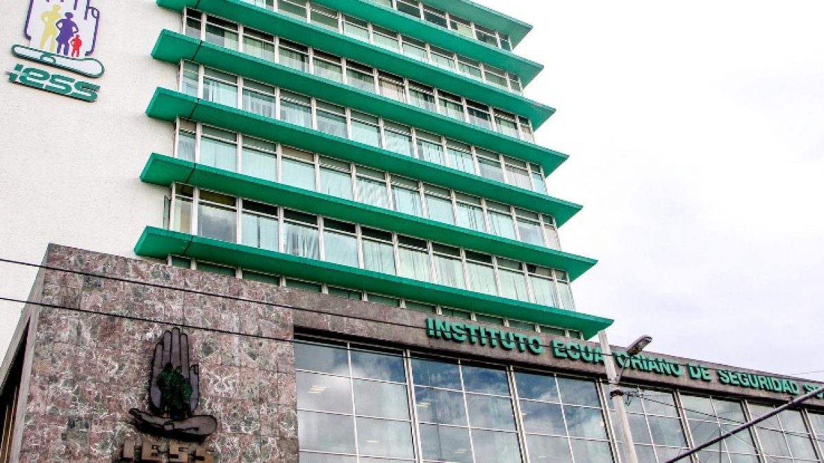 El BIESS, banco del IESS, está comprando papeles.