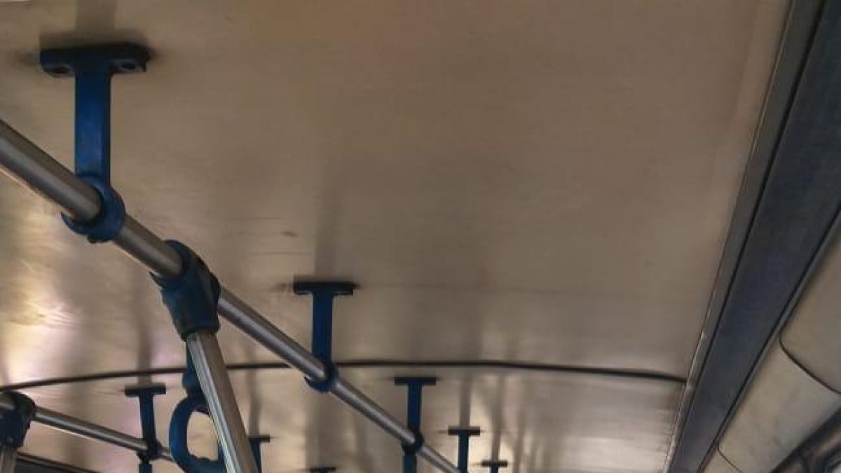 Todos quienes tomen estas unidades deben usar mascarillas para evitar propagación del virus.