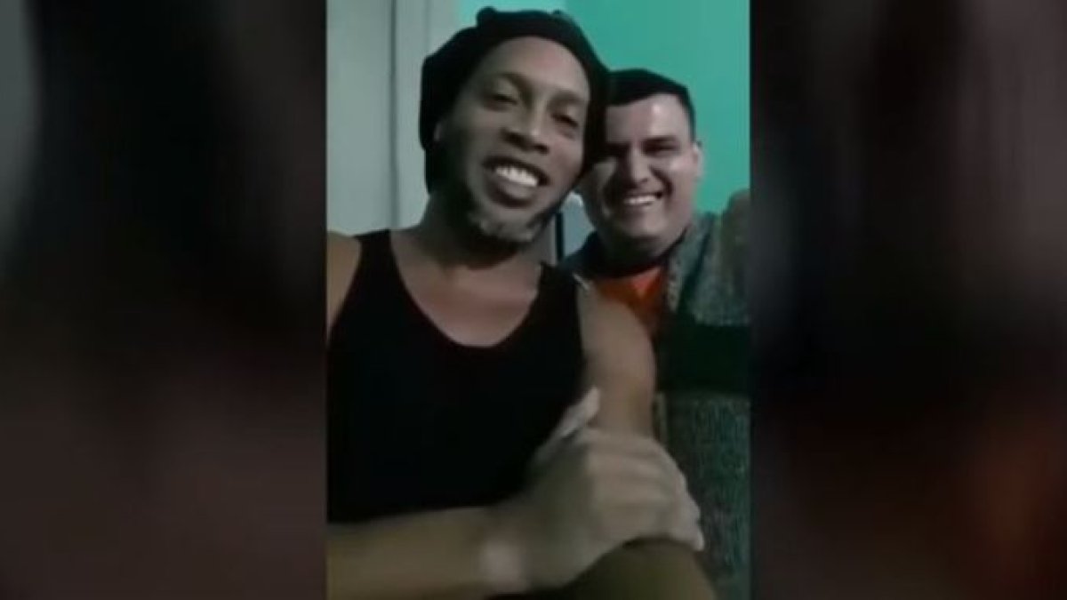 Ronaldinho sigue más de un mes en una prisión de Paraguay.