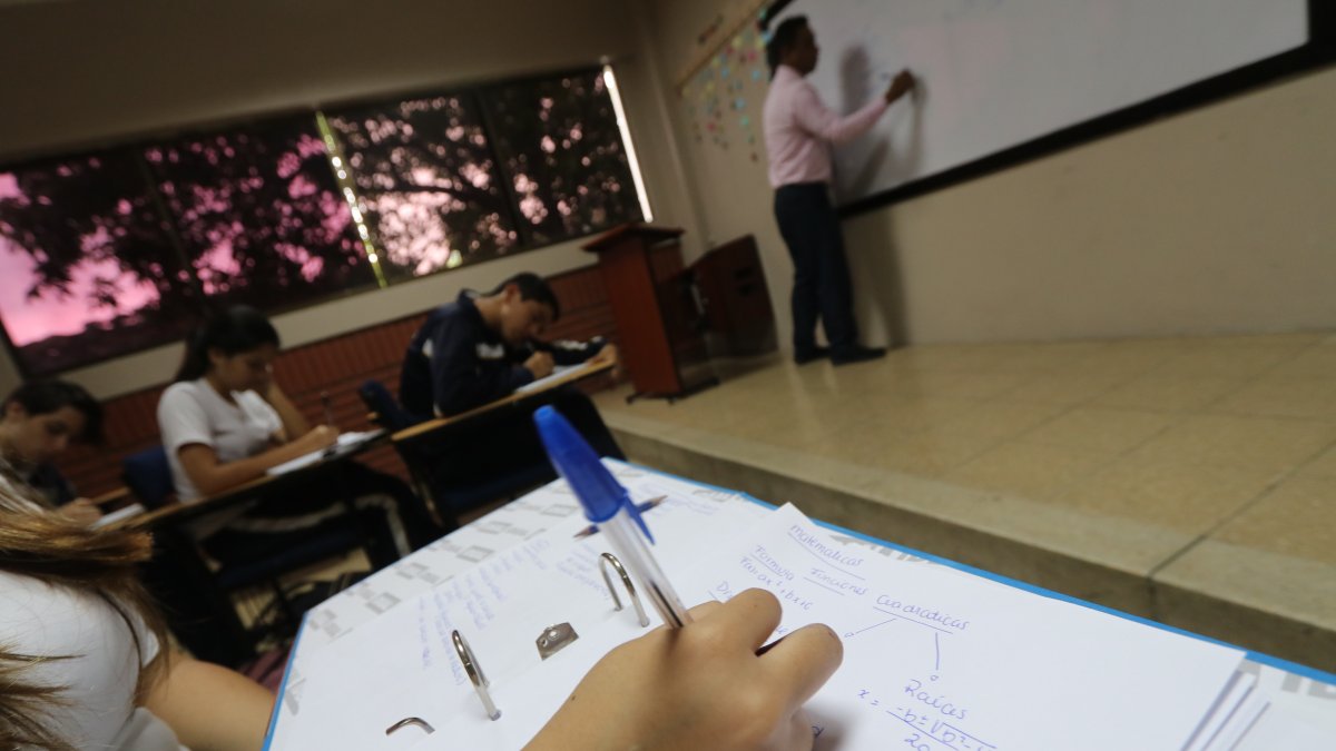 Las clases en el régimen Costa inician el 4 de mayo, pero no en forma presencial sino virtual.