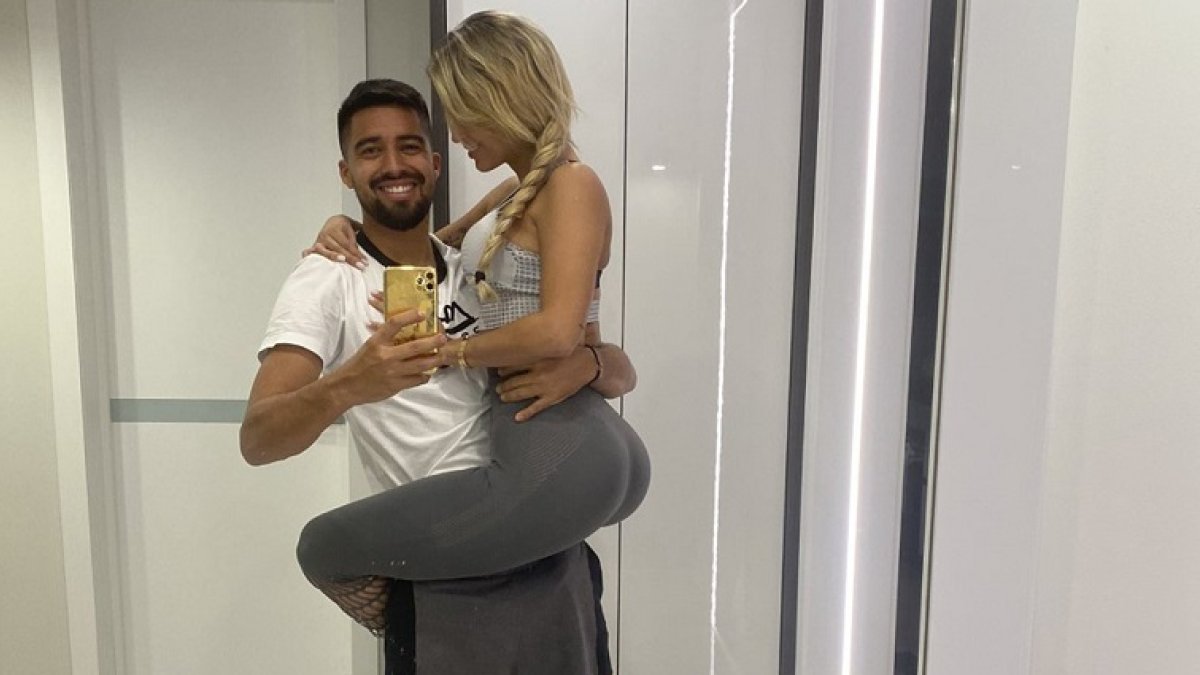 Cristhian Noboa junto a su pareja, la guayaquileña Keviam Cazo, en su casa en Rusia.