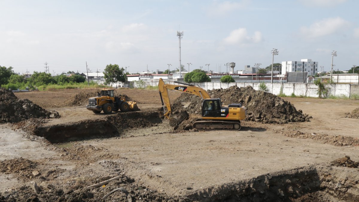 Inició la limpieza de terrenos en el camposanto del suburbio de Guayaquil.