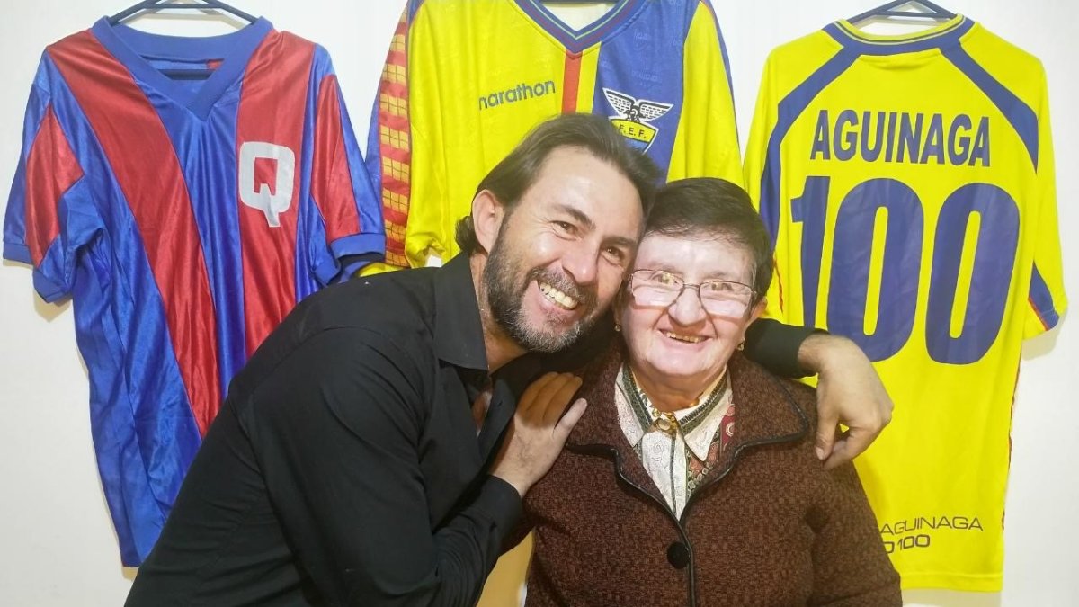 Juan Francisco Aguinana está en Quito, junto a Susana Garzón, su madre.