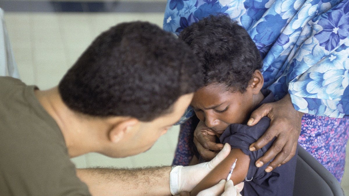 El temor y la incertidumbre rodeaban a la epidemia de la polio en el silo pasado.