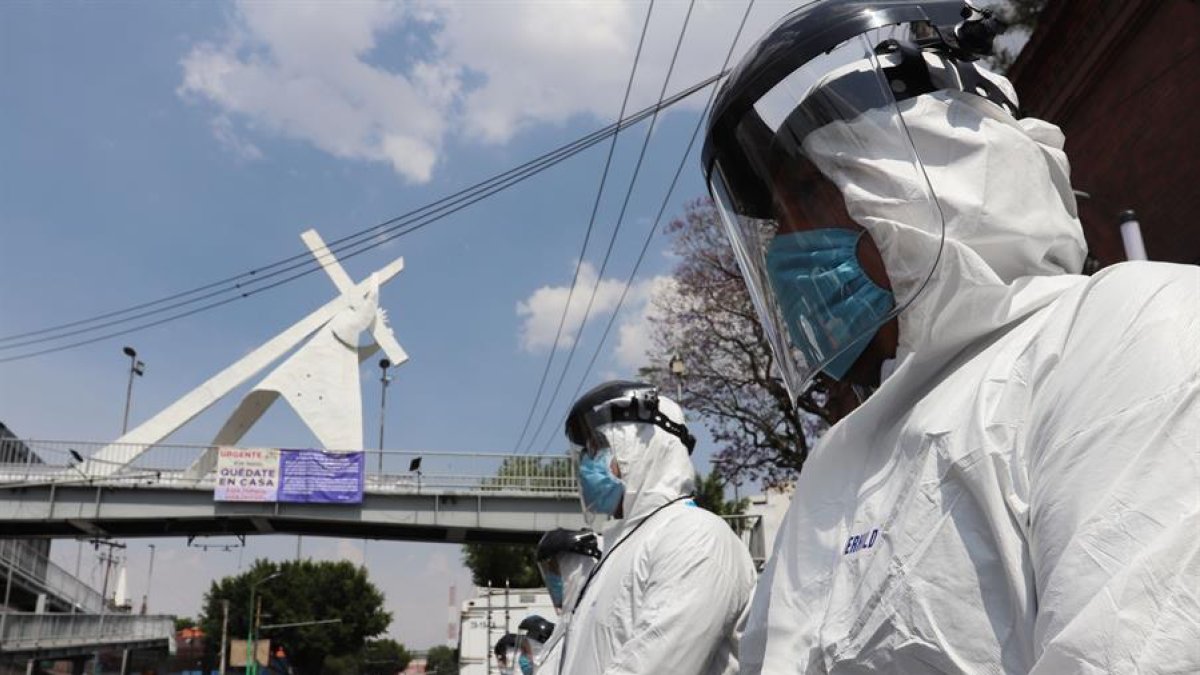 La transmisión de enfermedades entre animales y seres humanos no sólo se produce pro mutaciones genéticas.