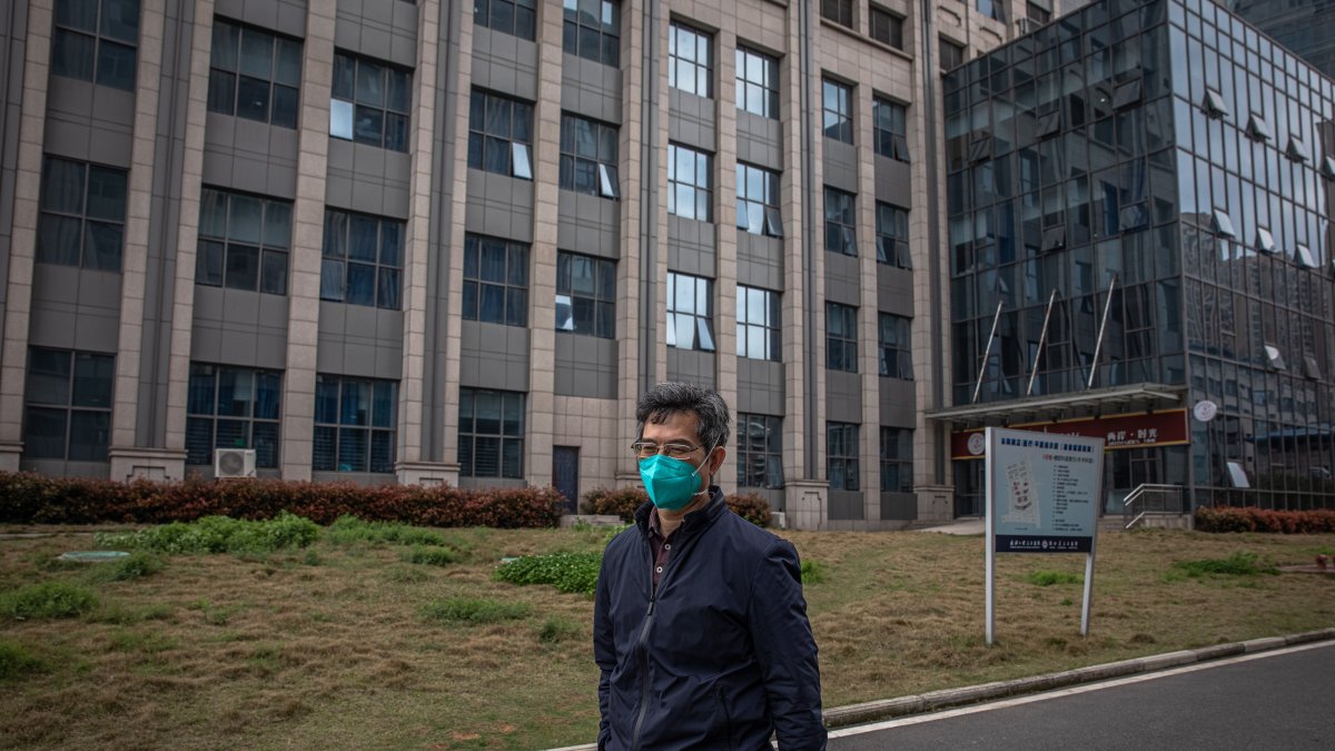 WUHAN. Hu Ke, ejerce como profesor de medicina pulmonar en el Hospital Popular de la Universidad y forma parte del equipo provincial de expertos designado para combatir la enfermedad.