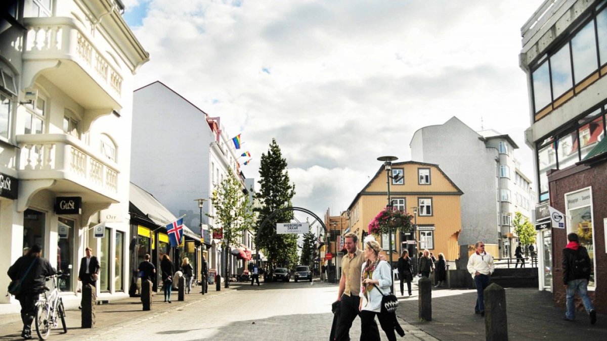 En Islandia no solo se testean casos sospechosos, potenciales contagios o personas en grupo de riesgo: el país ofrece la prueba de coronavirus a quien quiera hacérsela y de manera gratuita.