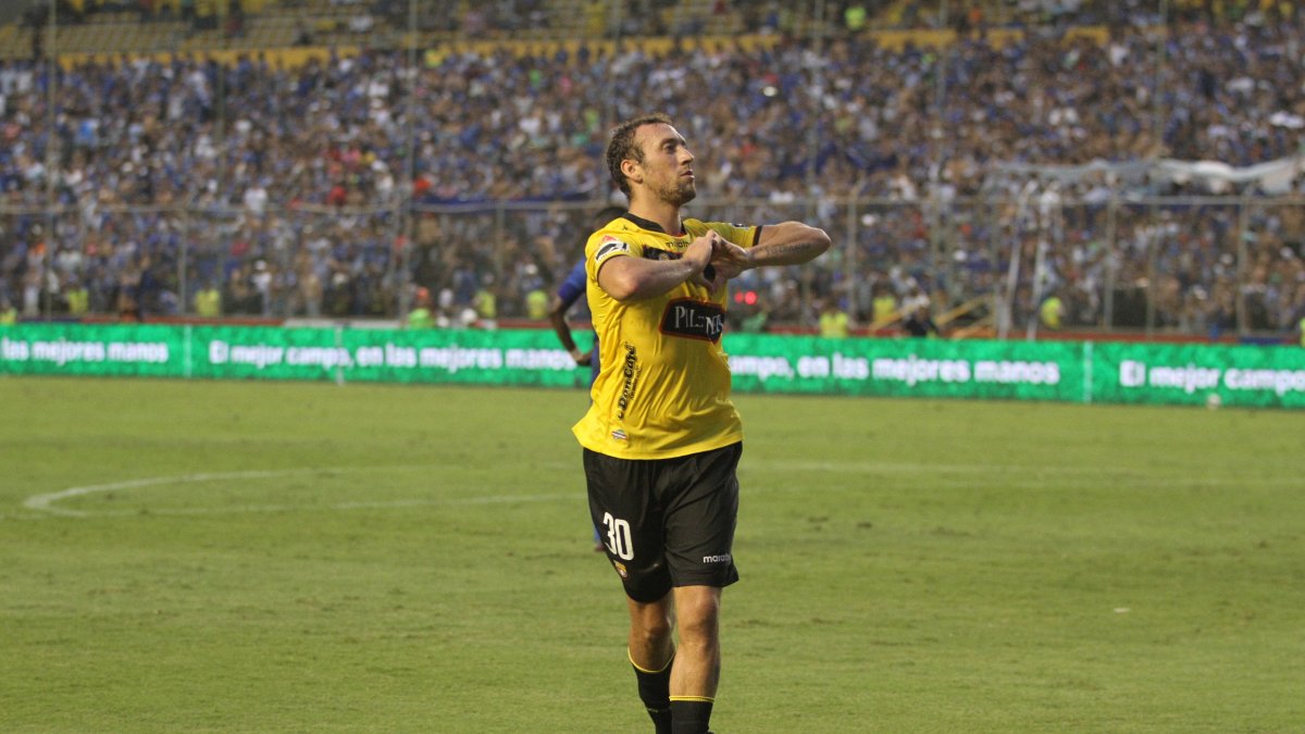 El volante uruguayo tuvo un buen paso por Barcelona en 2015. En 43 partidos hizo 12 goles y dio 12 asistencias.