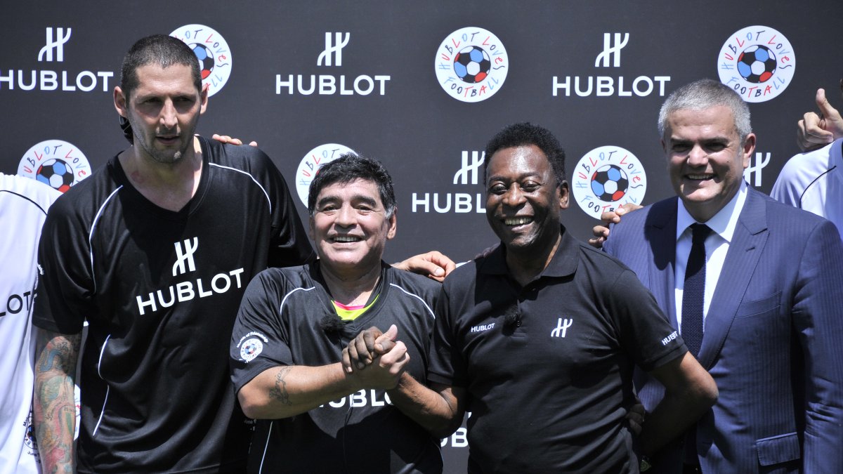 Maradona y Pelé, centro, se han juntado varias veces, sin embargo su primero contacto fue un 9 de abril de 1979.