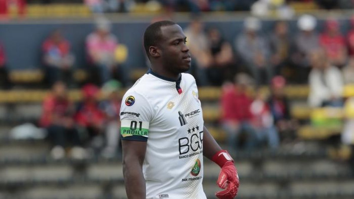Johan Padilla, arquero de El Nacional, fue desafectado de la selección nacional por tener COVID-19