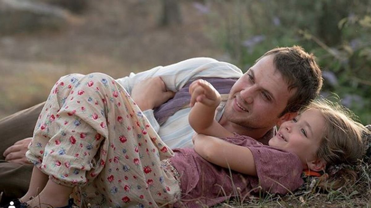 El final es inesperado y hace que diste diametralmente de la cinta coreana con el mismo nombre sobre la que estuvo basada.