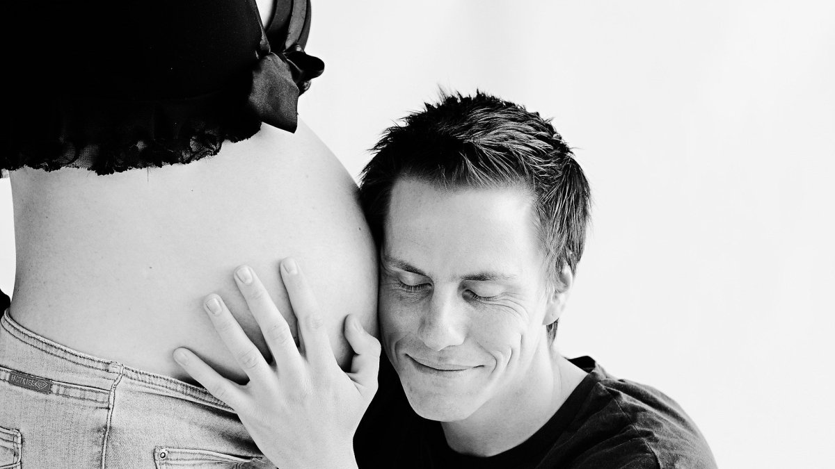 El papá moderno también cambia pañales.