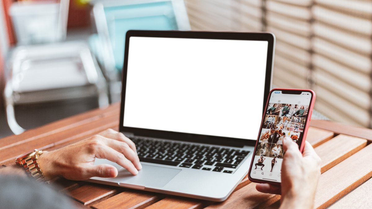 A la hora de trabajar en casa, hay que buscar también posturas cómodas y saludables.