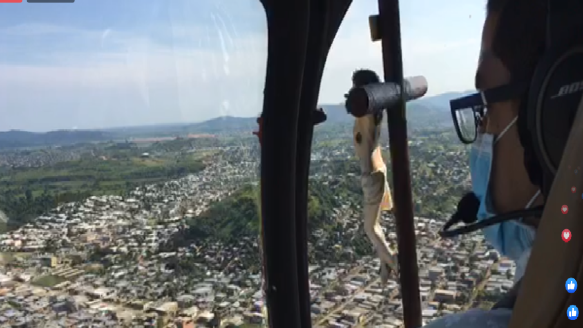 Acto. El recorrido inició a las 8:30 y sobrevoló diferentes sectores de Guayaquil.
