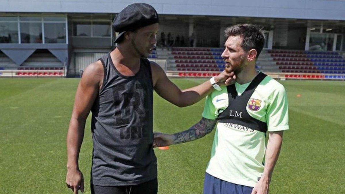 Ronaldinho y Messi mantienen una gran amistad desde que fueron compañeros en el Barcelona español.