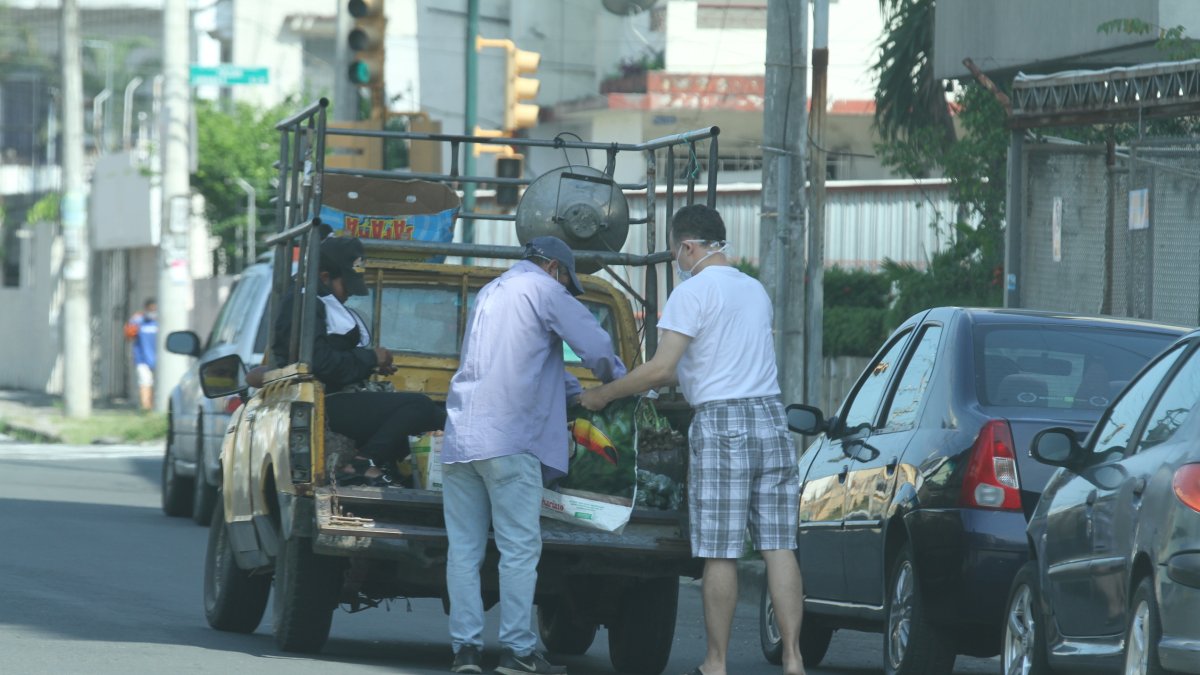 Barrio del Salado. En este sector, los vecinos se organizan hasta para comprar verduras. Jamás se aglomeran.