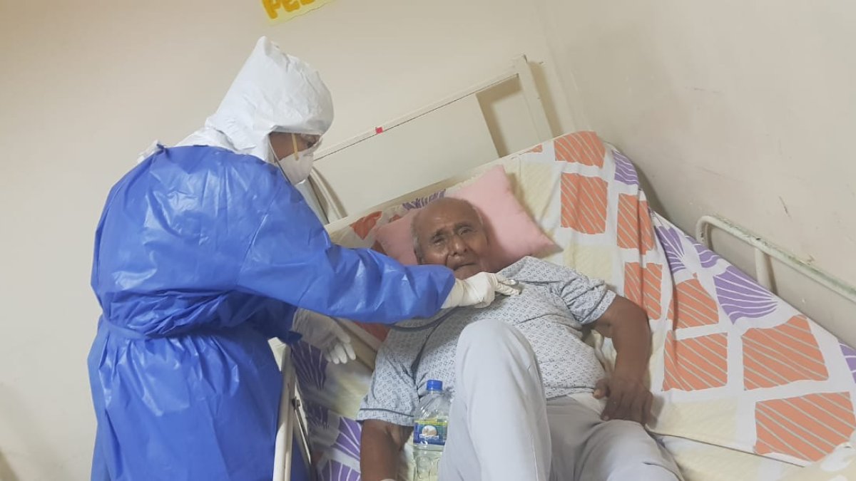 Personal del Ministerio de Salud acudió a revisar a los adultos mayores.